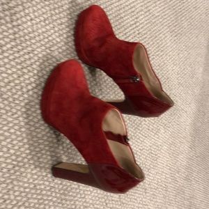 Barney’s Red platforms